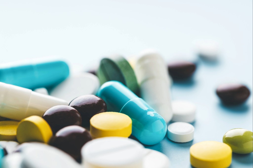 Direito à cobertura de medicamento CASSI uso domiciliar.