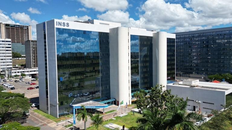 INSS reduz fila de benefícios e atinge marca histórica em março